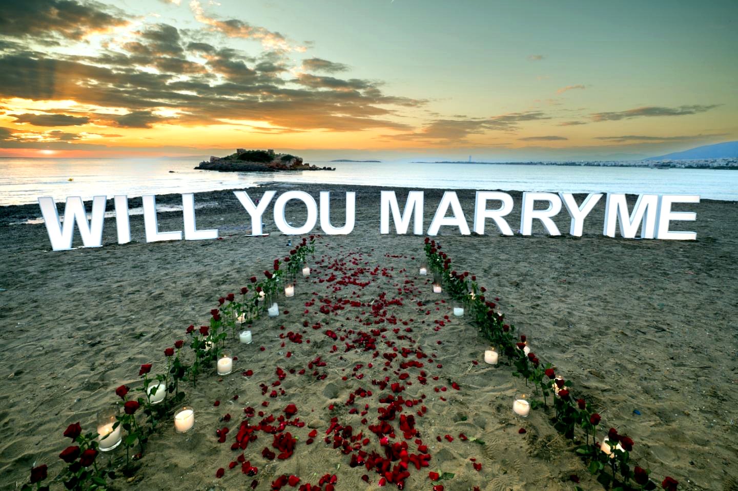 Φωτιζόμενα γράμματα WILL YOU MARRY ME σε δεξίωση γάμου στην Αττική